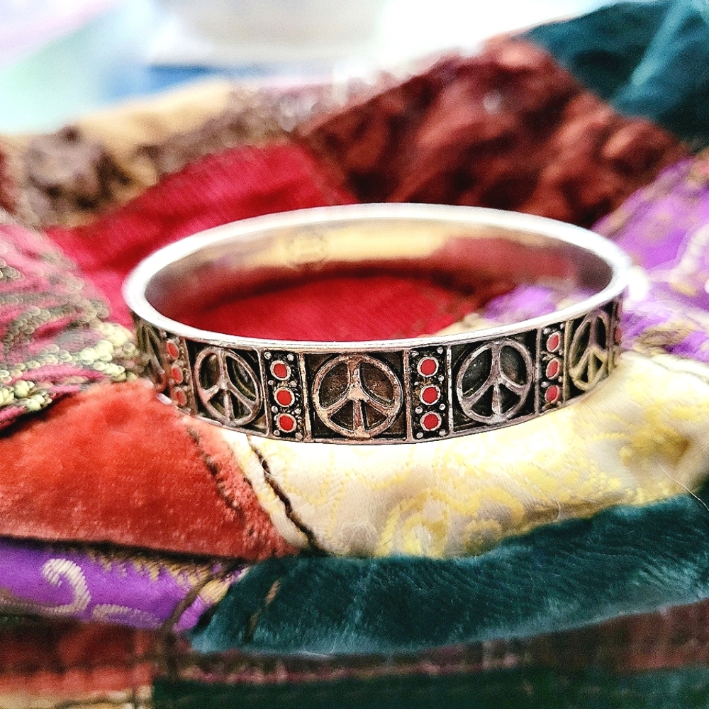 Lucky Brand Silverstone Peace Bracelet.